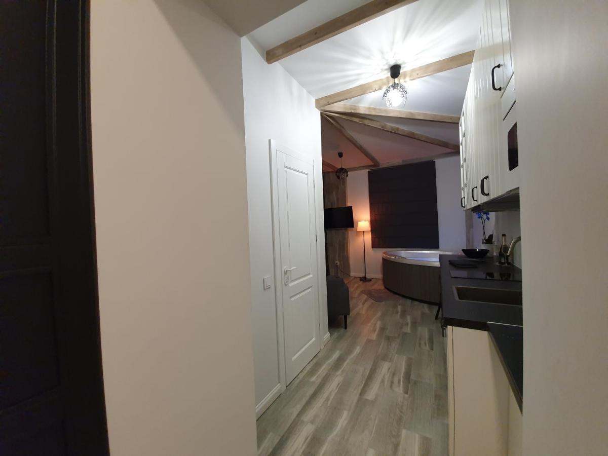 Apartamentai Su Jacuzzi ปาเนเวชิส ภายนอก รูปภาพ