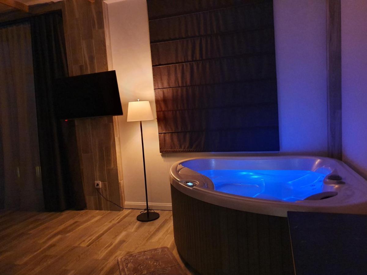 Apartamentai Su Jacuzzi ปาเนเวชิส ภายนอก รูปภาพ