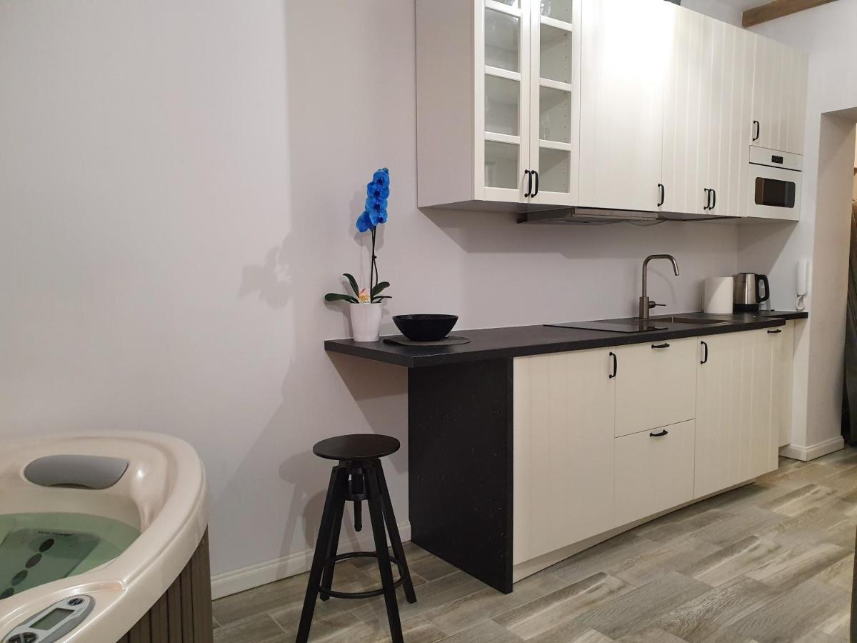 Apartamentai Su Jacuzzi ปาเนเวชิส ภายนอก รูปภาพ