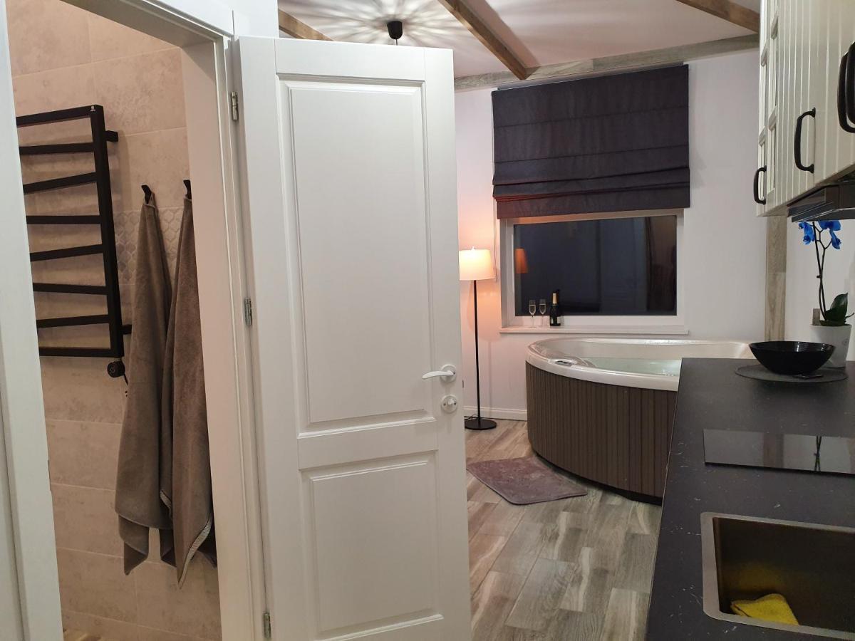 Apartamentai Su Jacuzzi ปาเนเวชิส ภายนอก รูปภาพ