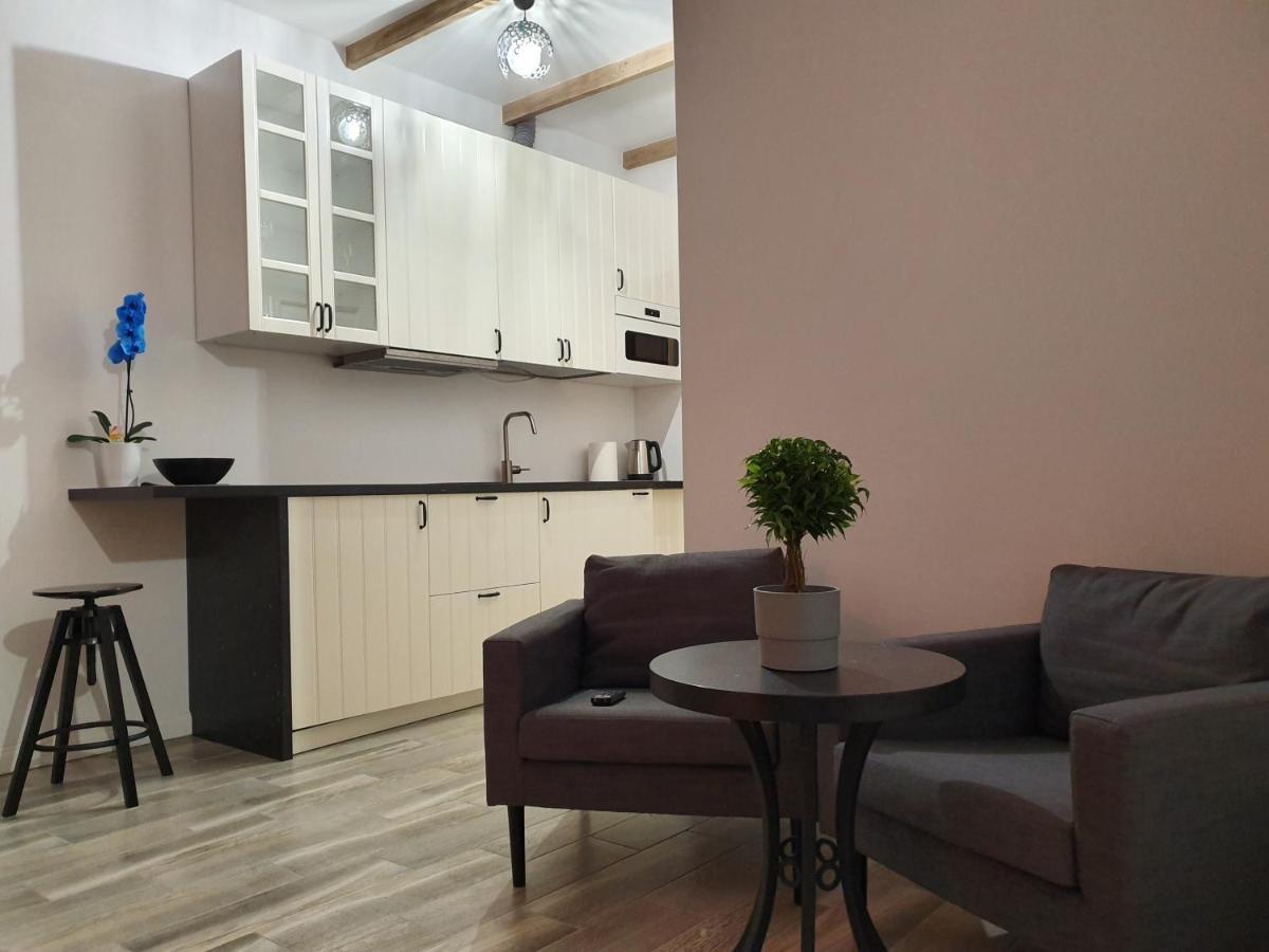 Apartamentai Su Jacuzzi ปาเนเวชิส ภายนอก รูปภาพ