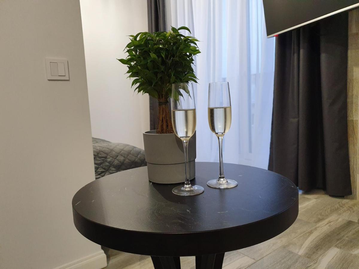 Apartamentai Su Jacuzzi ปาเนเวชิส ภายนอก รูปภาพ