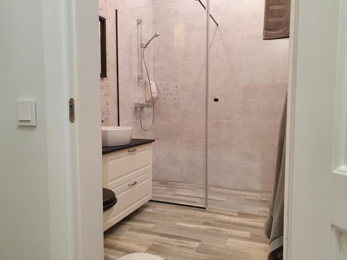 Apartamentai Su Jacuzzi ปาเนเวชิส ภายนอก รูปภาพ
